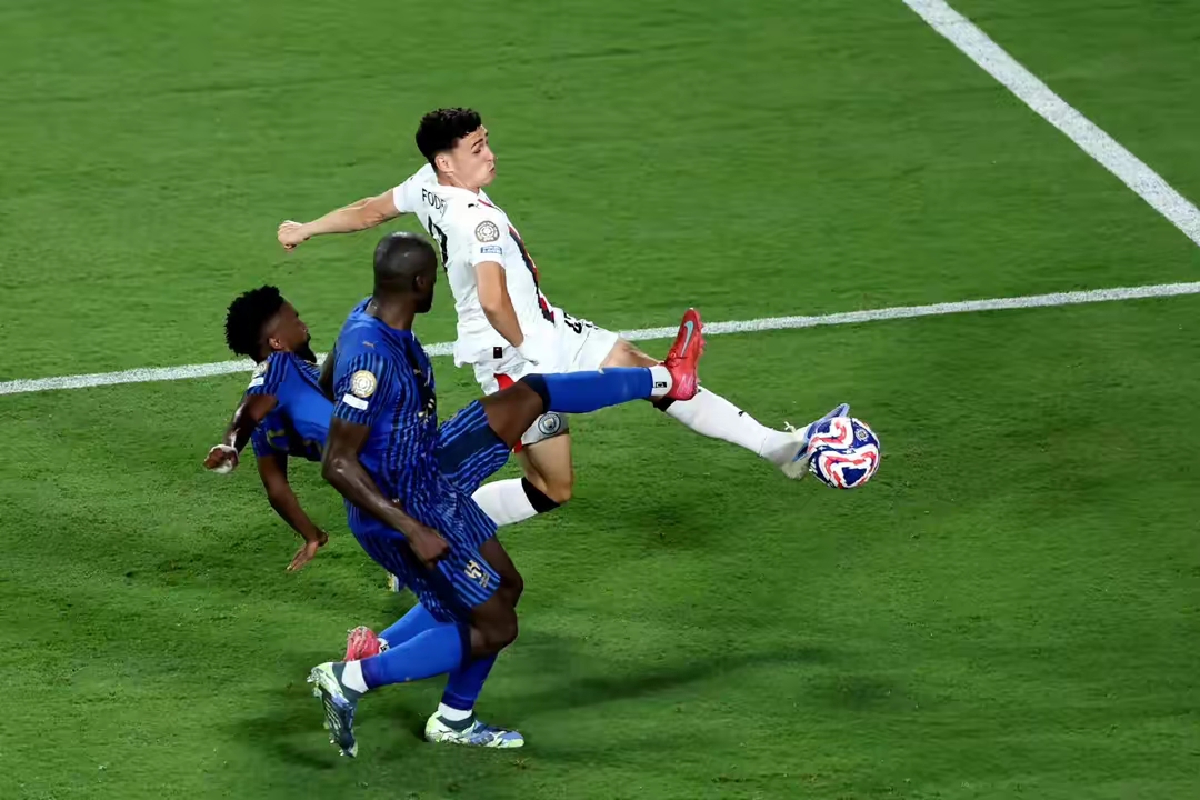 曼城完胜波兰，卡塞米罗关键制胜