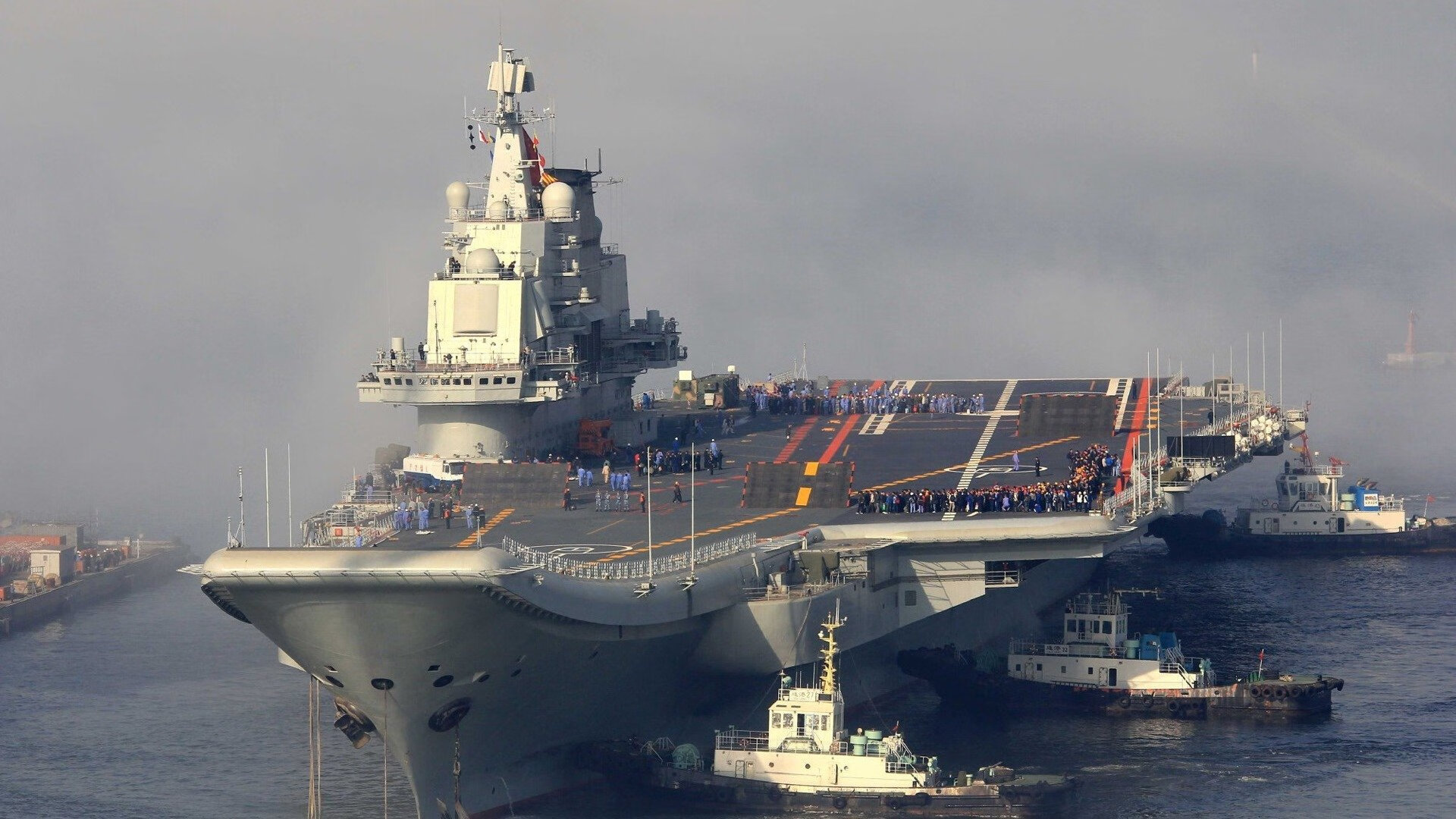 红沙漫过安联，当马里铁蹄碾碎拜仁神话，阿劳霍在秩序废墟上三次刻下名字